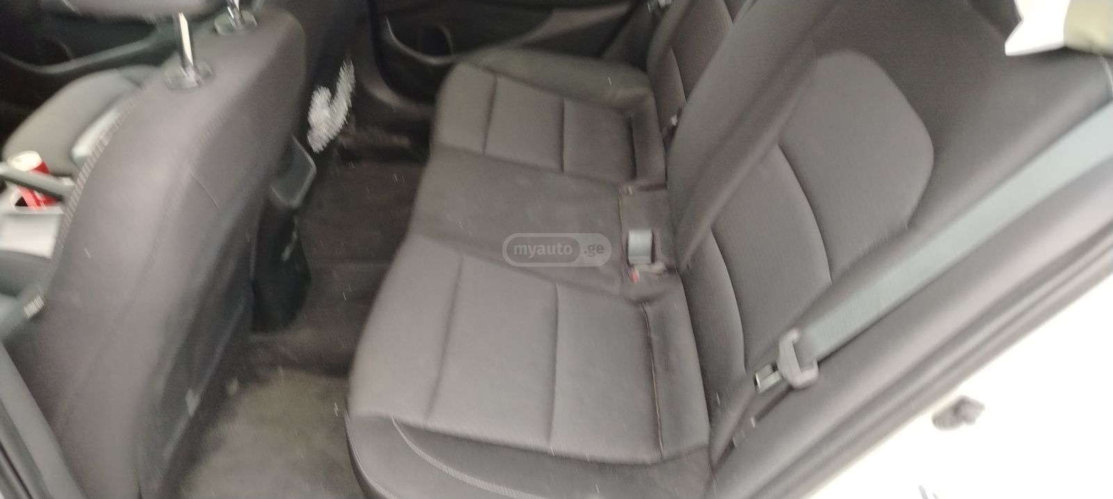 Hyundai Elantra - фото 1