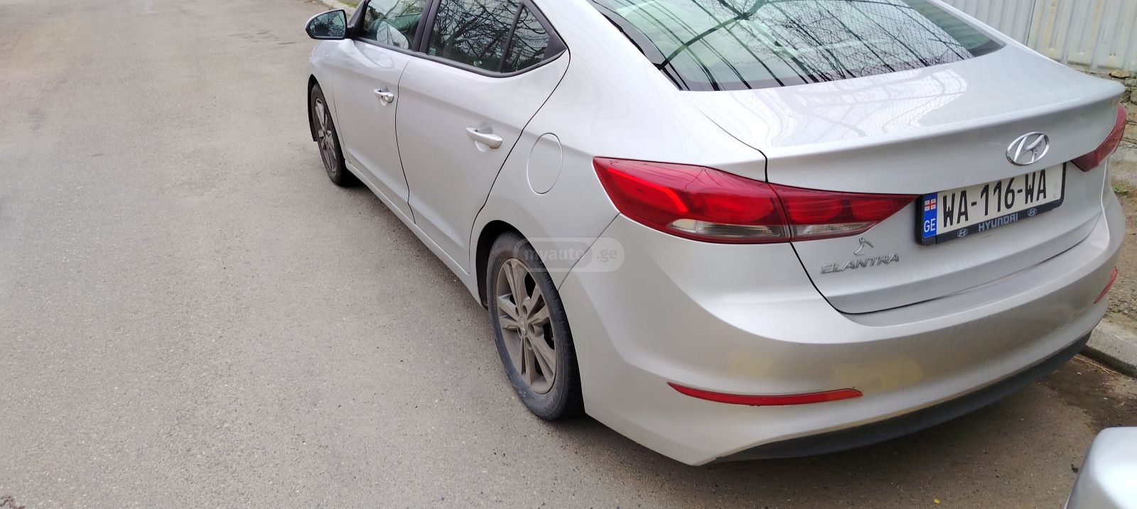 Hyundai Elantra - фото 3