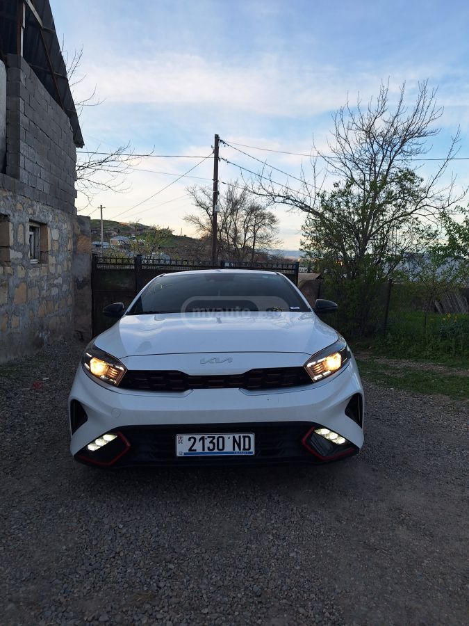 Kia Forte - фото 1