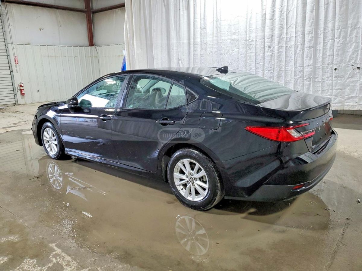 Toyota Camry - фото 3