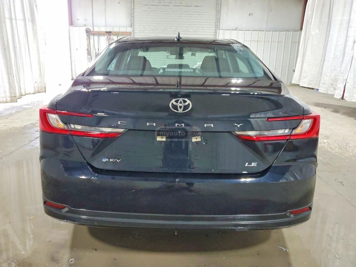 Toyota Camry - фото 6