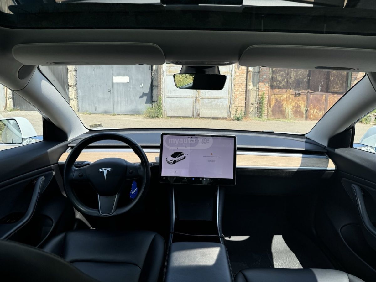 Tesla Model 3 - фото 8