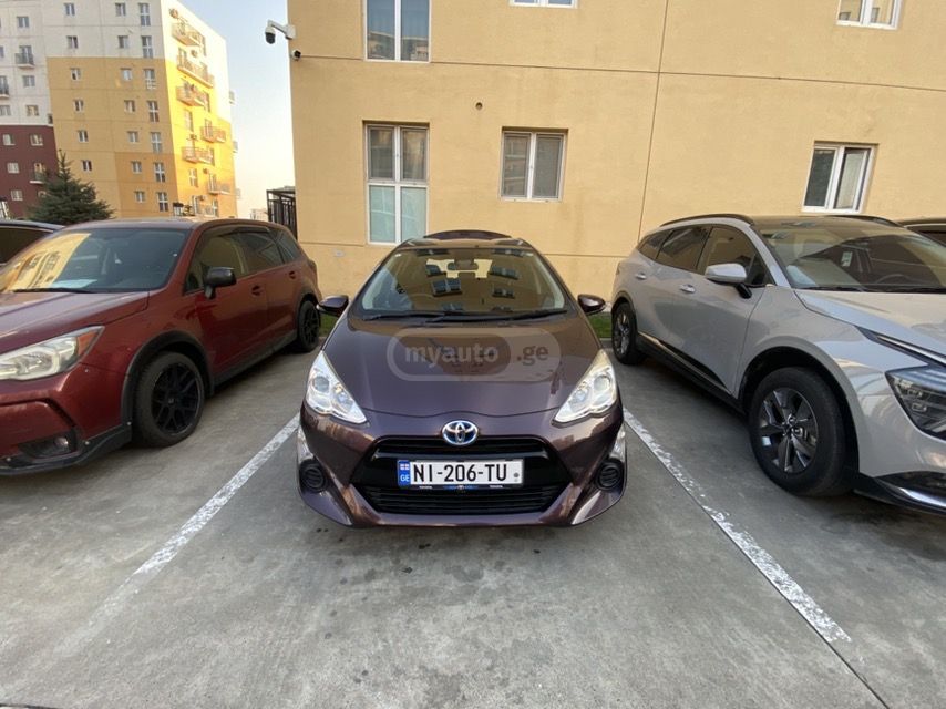 Toyota Aqua - фото 1