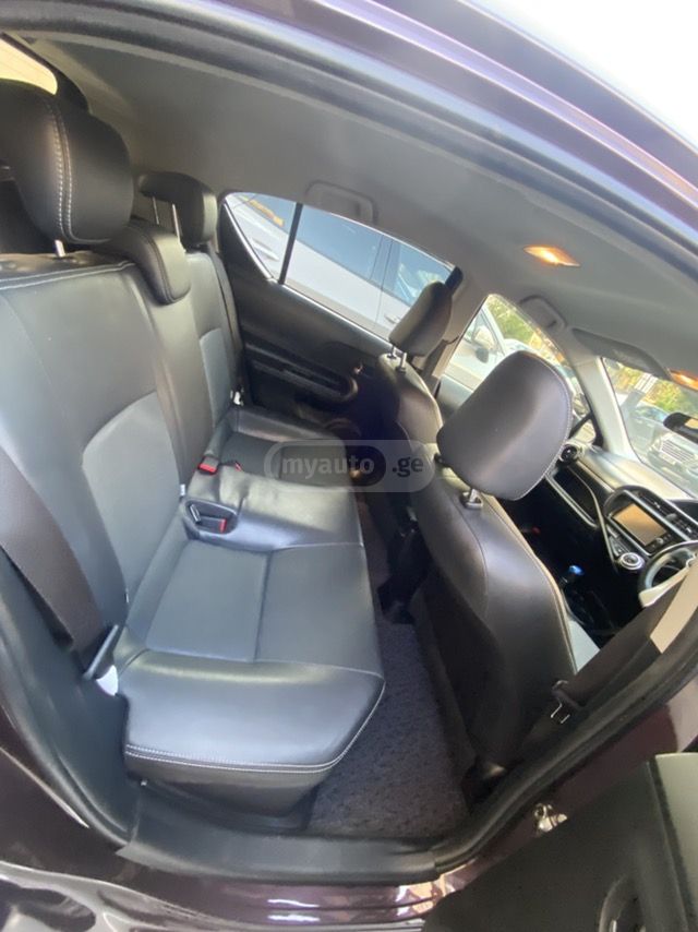 Toyota Aqua - фото 4