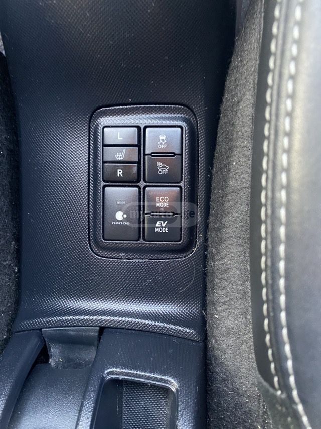 Toyota Aqua - фото 6