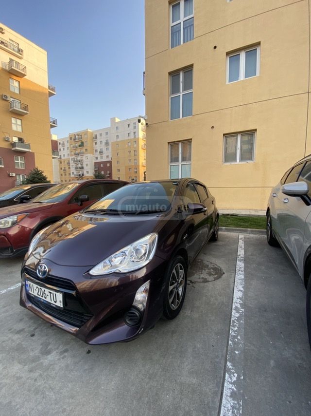 Toyota Aqua - фото 8