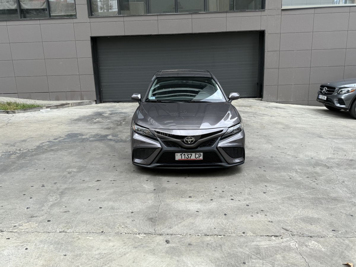 Toyota SE 4dr Front-Wheel Drive Sedan — миниатюра 4