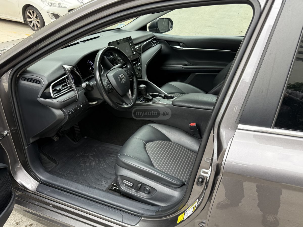 Toyota SE 4dr Front-Wheel Drive Sedan — миниатюра 9