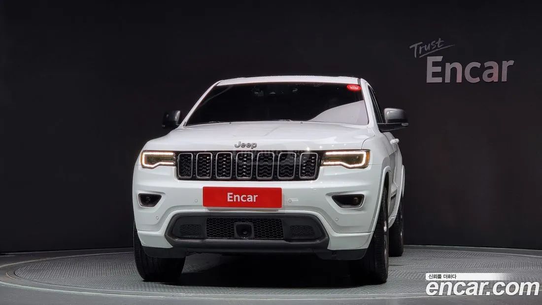 Jeep Grand Cherokee - фото 3