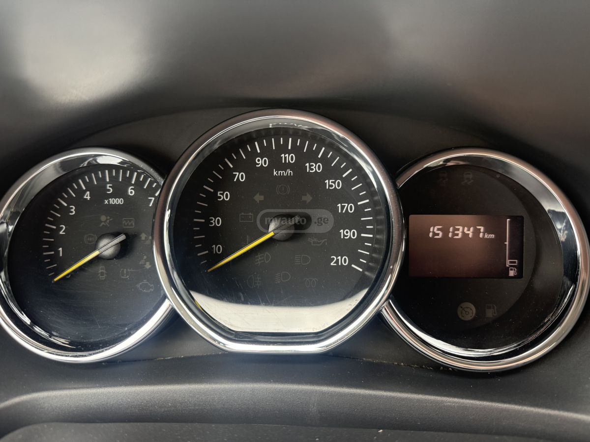 Renault Logan - фото 6