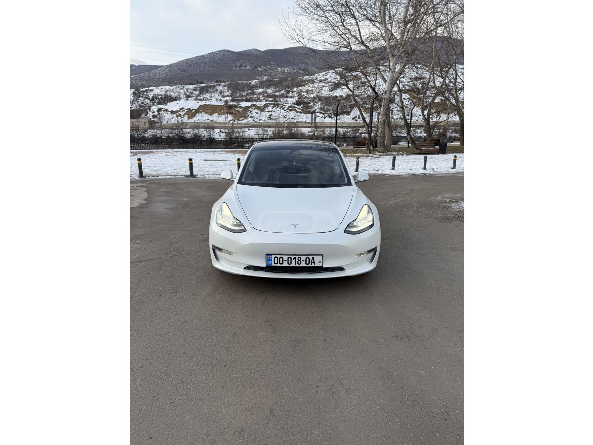 Tesla Model 3 - фото 1