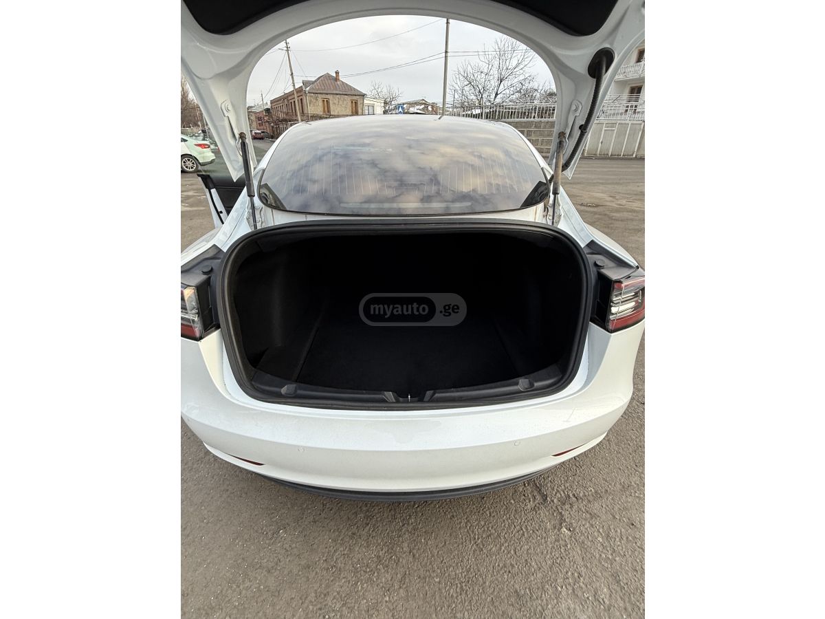 Tesla Model 3 - фото 13