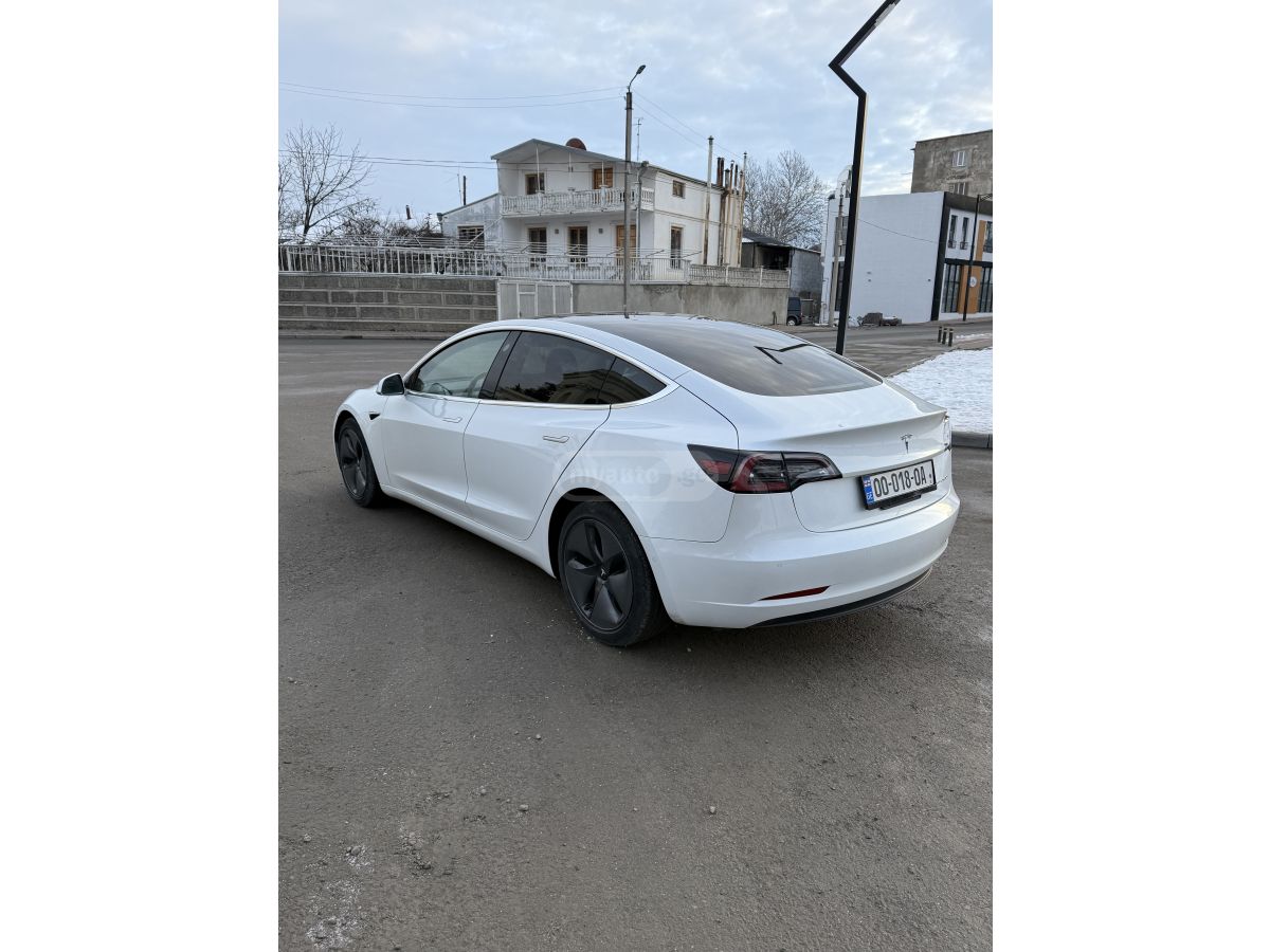 Tesla Model 3 - фото 8