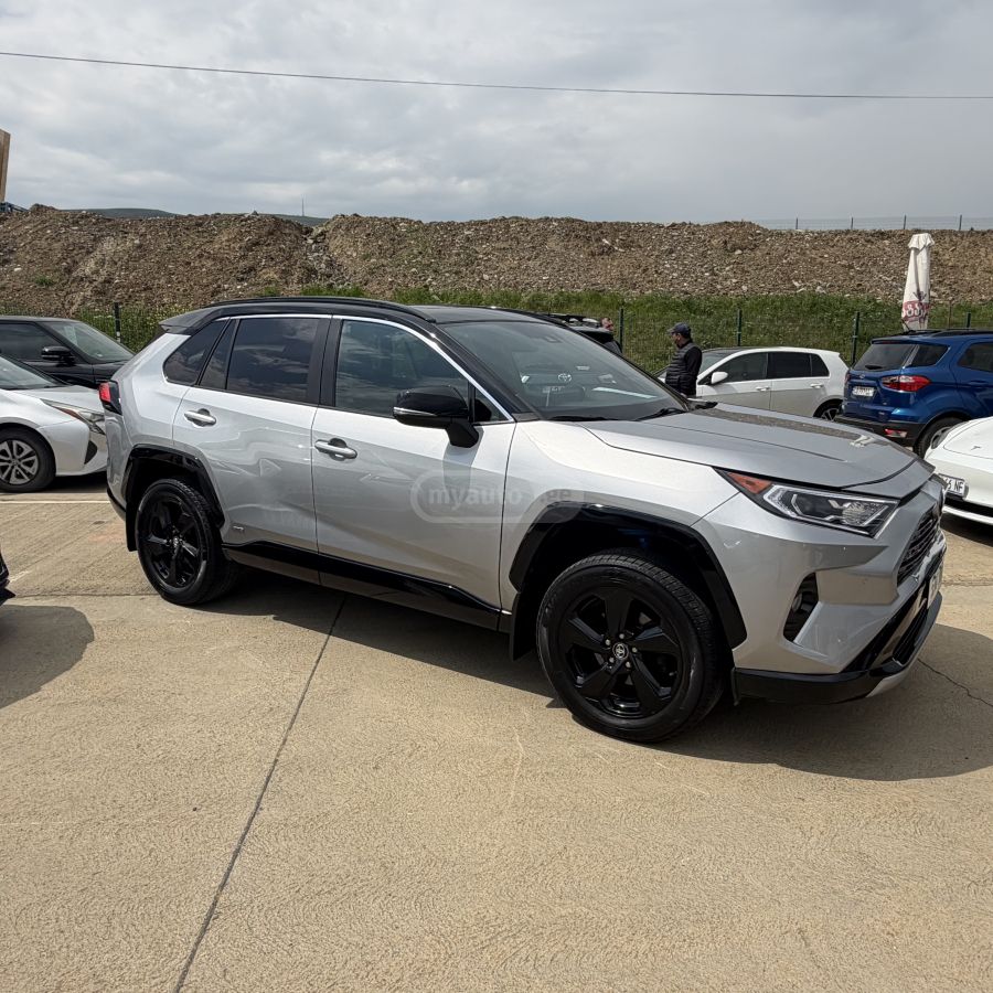 Toyota Rav 4 - фото 1
