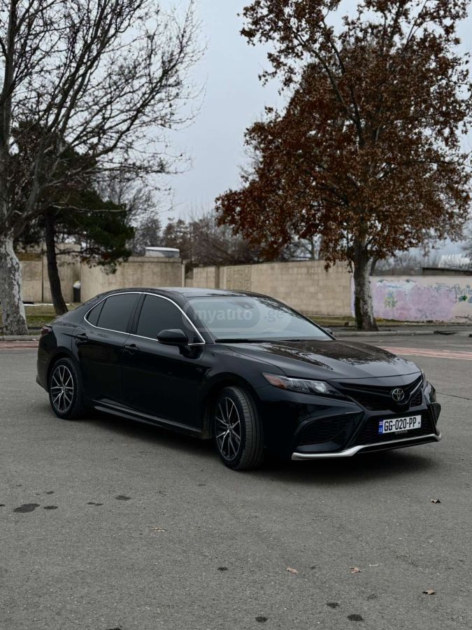 Toyota Camry - фото 2