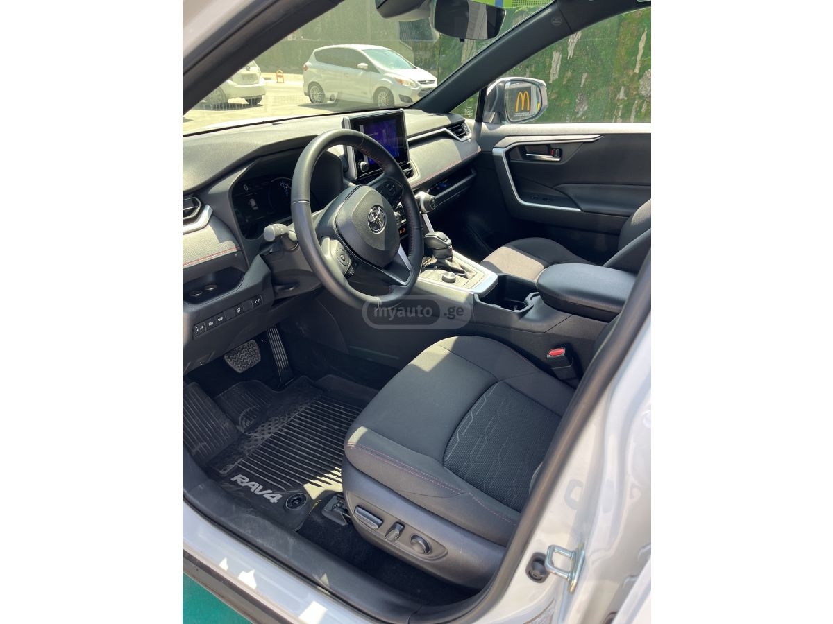 Toyota RAV 4 - фото 5