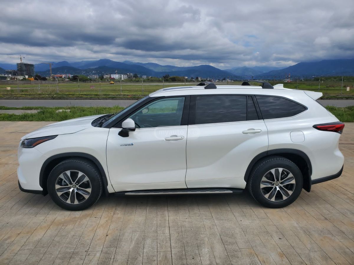 Toyota Highlander - фото 1
