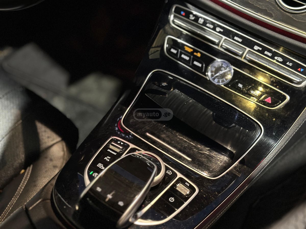 Mercedes-Benz E 300 - фото 10