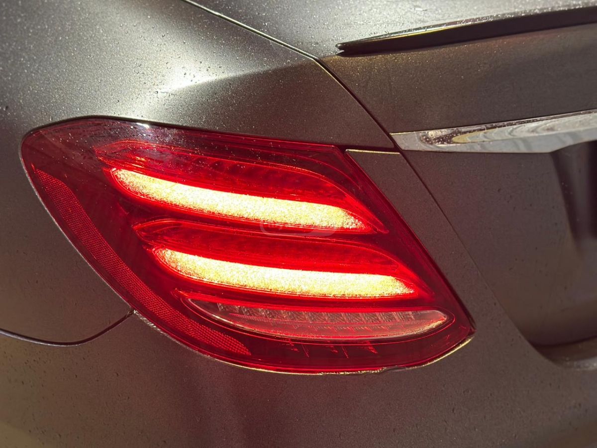 Mercedes-Benz E 300 - фото 15