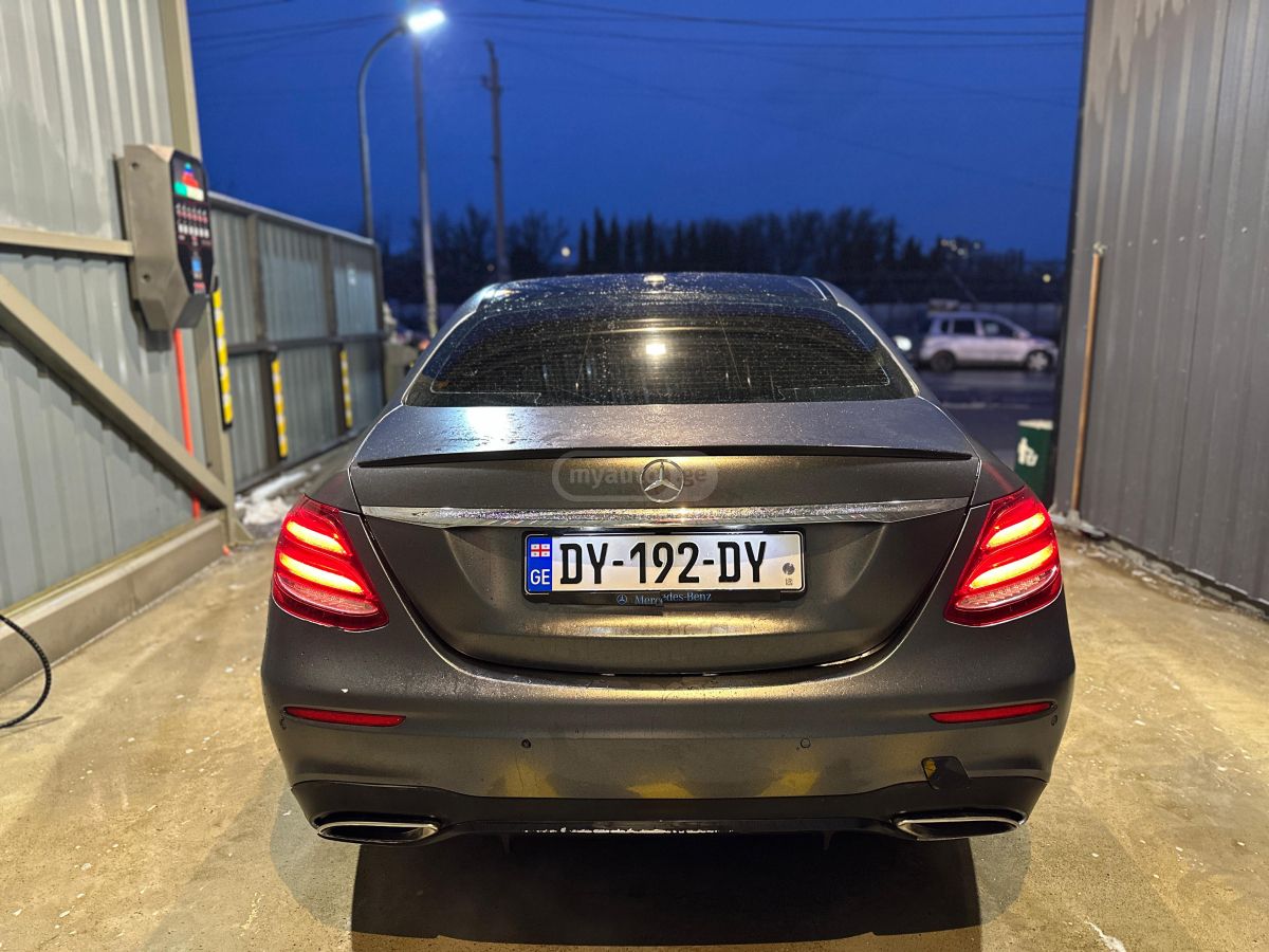 Mercedes-Benz E 300 - фото 3