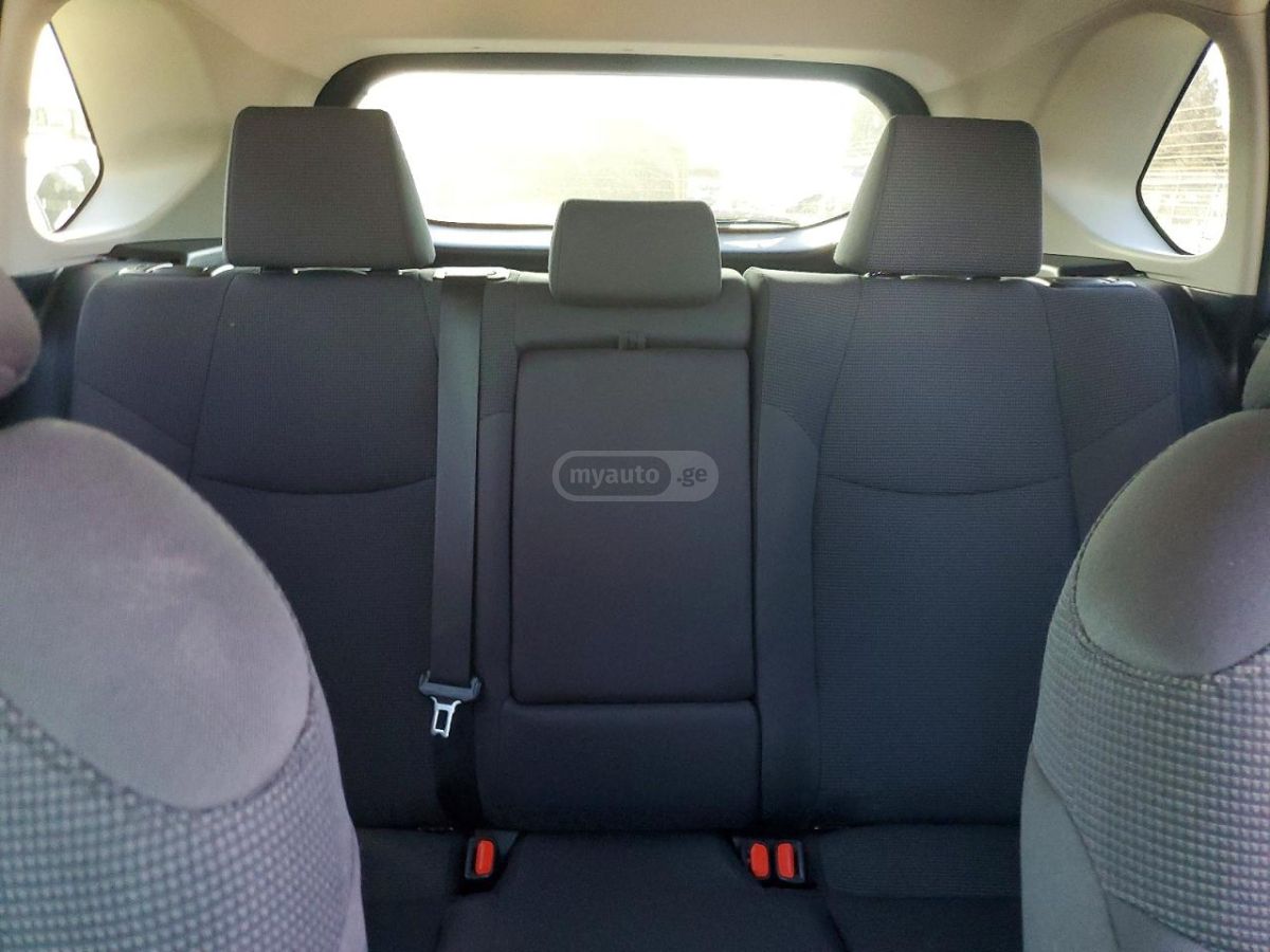 Toyota LE 4dr All-Wheel Drive Automat — миниатюра 10