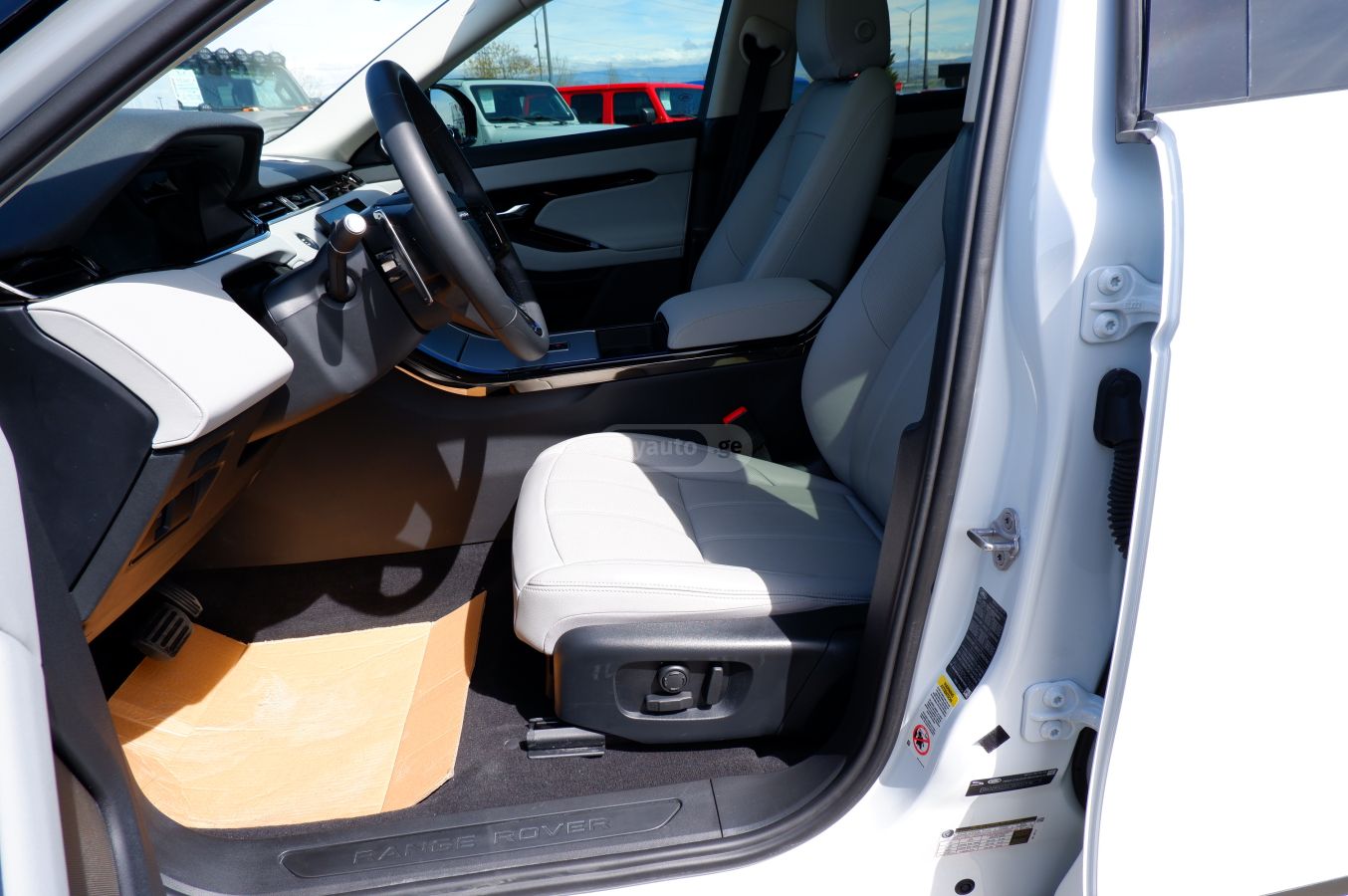 Land Rover Range Rover Evoque 2025 — миниатюра 12