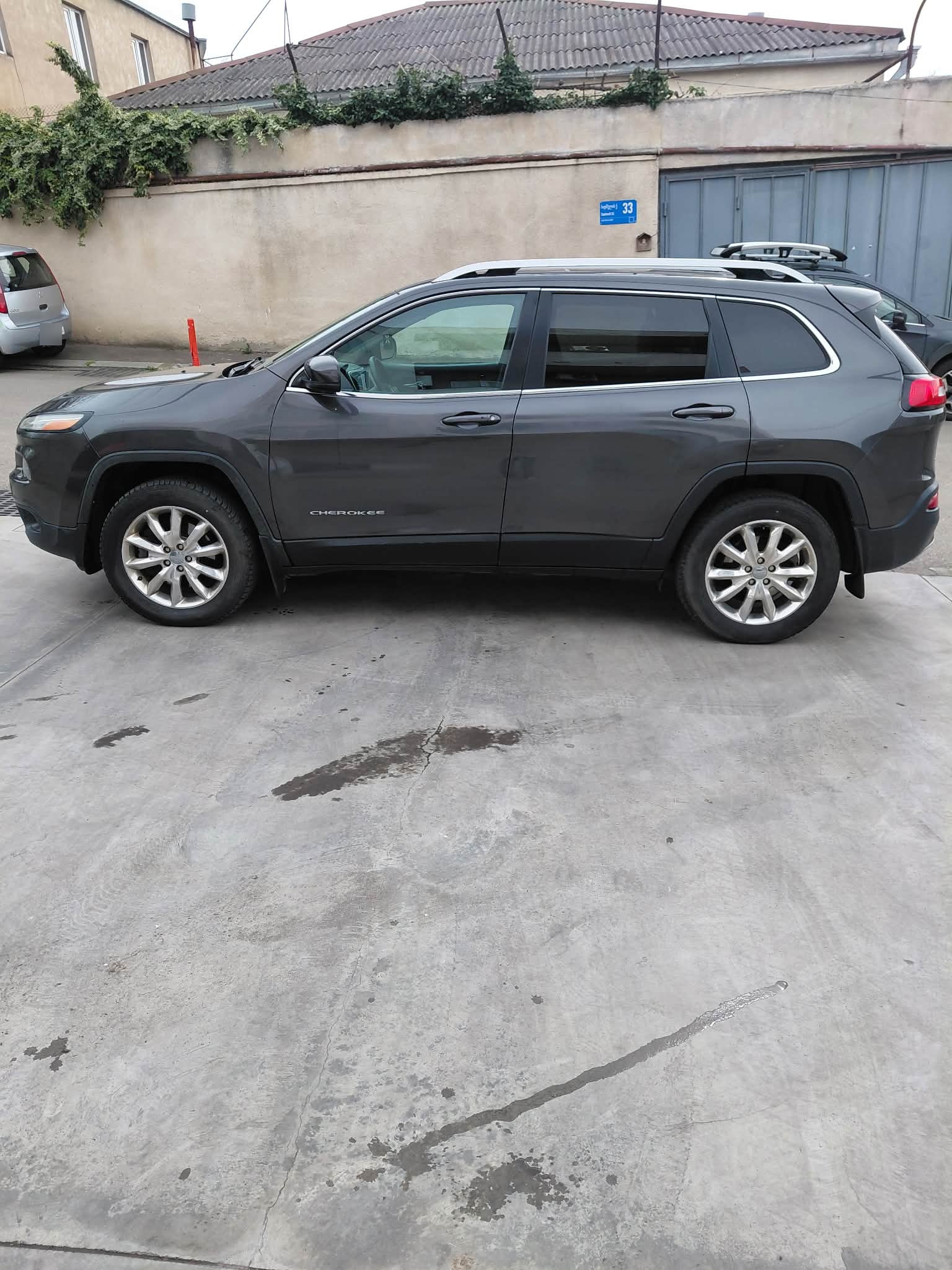 Jeep Cherokee - фото 2