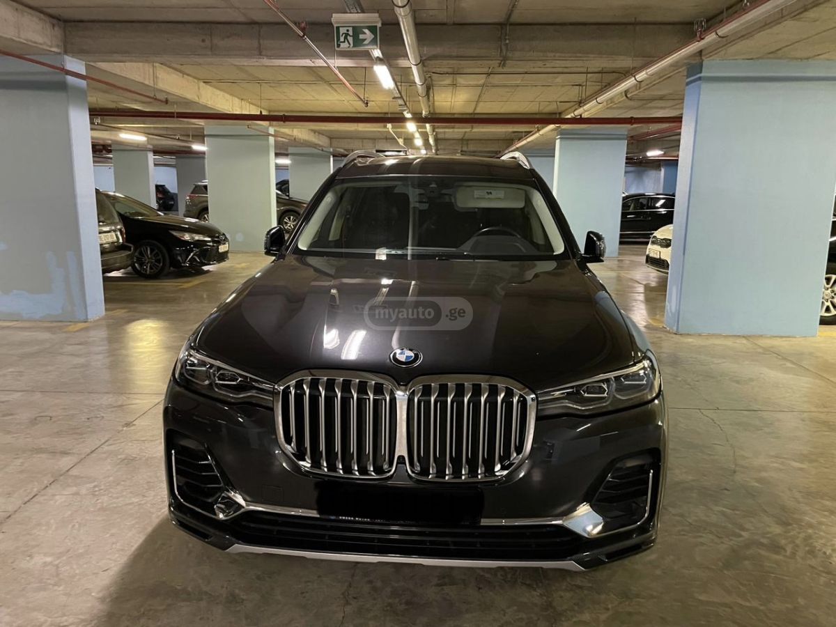 BMW X7 - фото 1