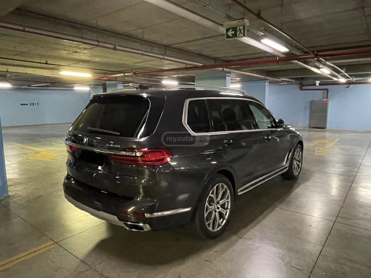 BMW X7 - фото 7