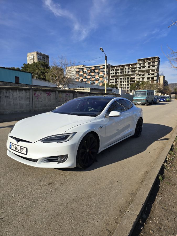 Tesla Model S - фото 2