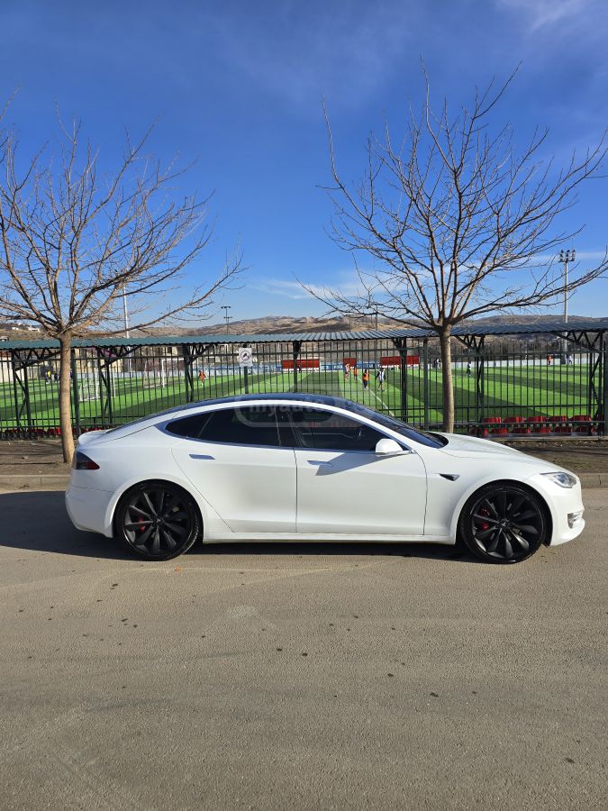Tesla Model S - фото 4