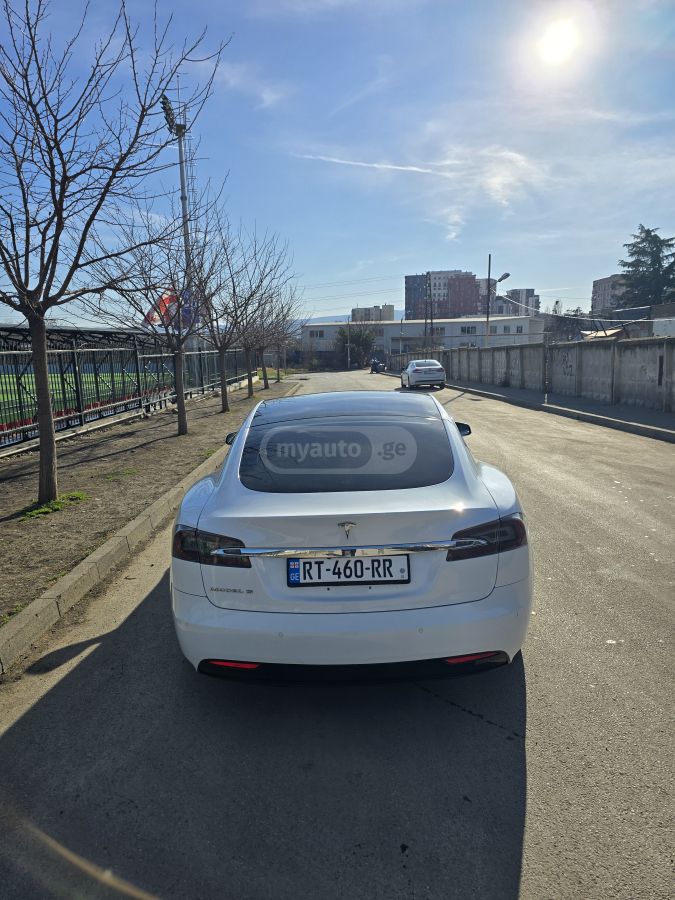Tesla Model S - фото 5
