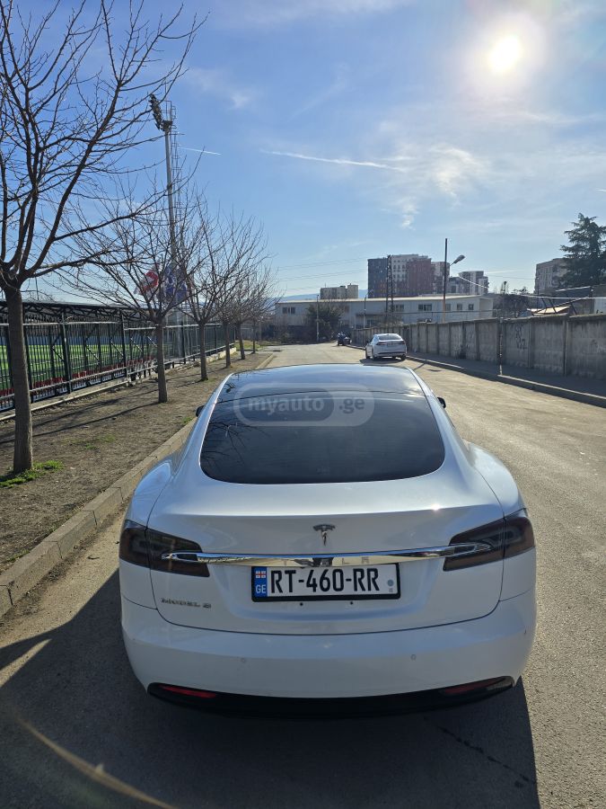 Tesla Model S - фото 6