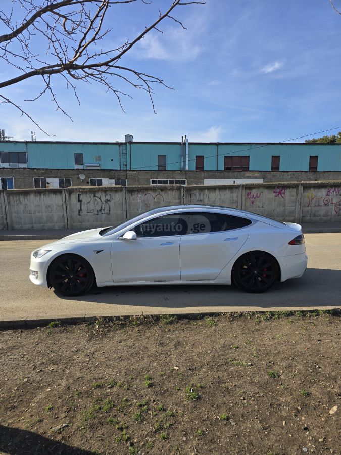 Tesla Model S - фото 7