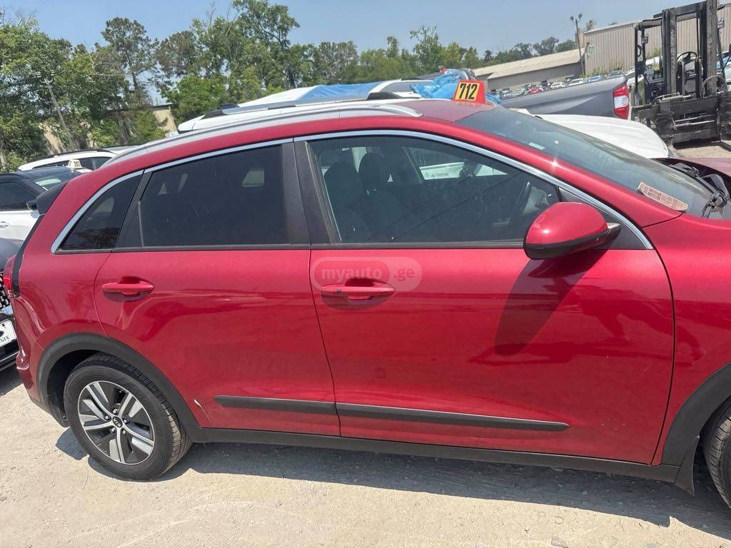 Kia Niro - фото 10