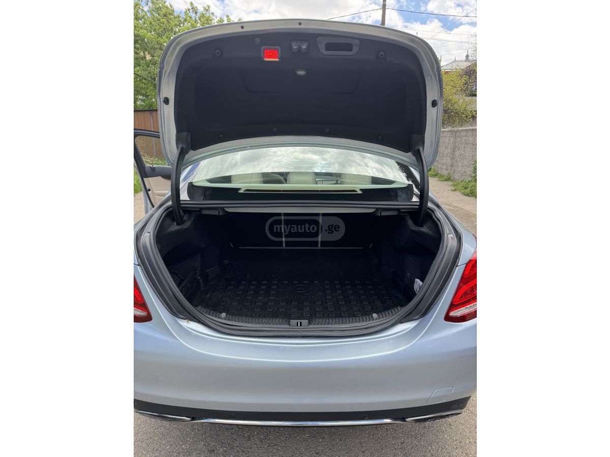 Mercedes-Benz C 300 - фото 10