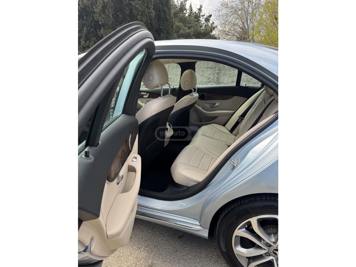 Mercedes-Benz C 300 - фото 7