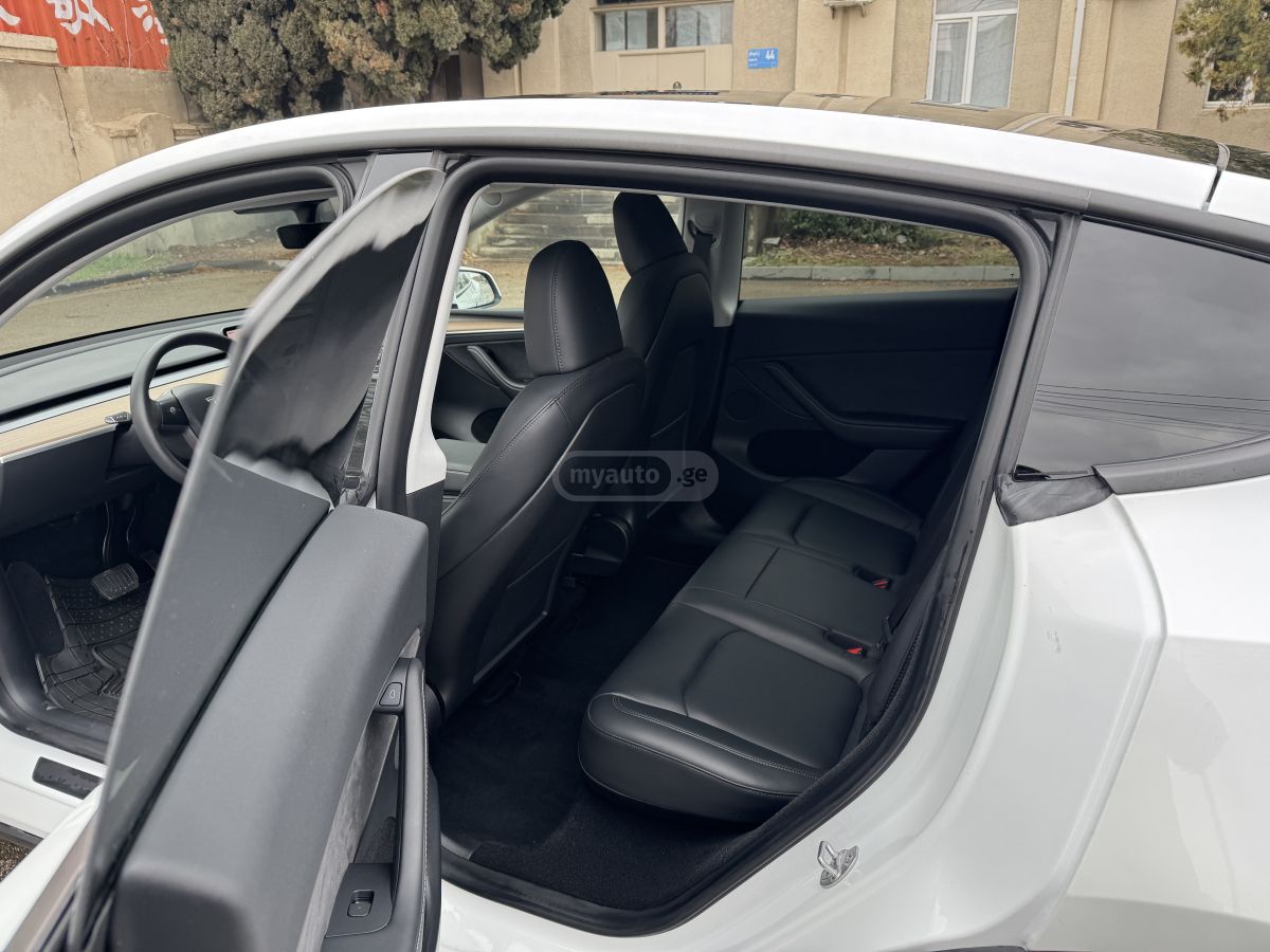 Tesla Model Y - фото 10