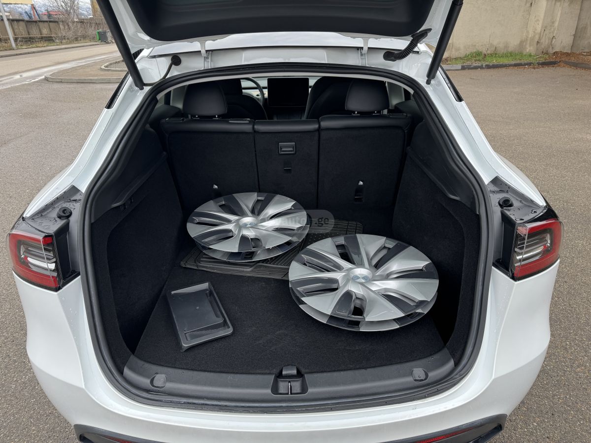 Tesla Model Y - фото 6