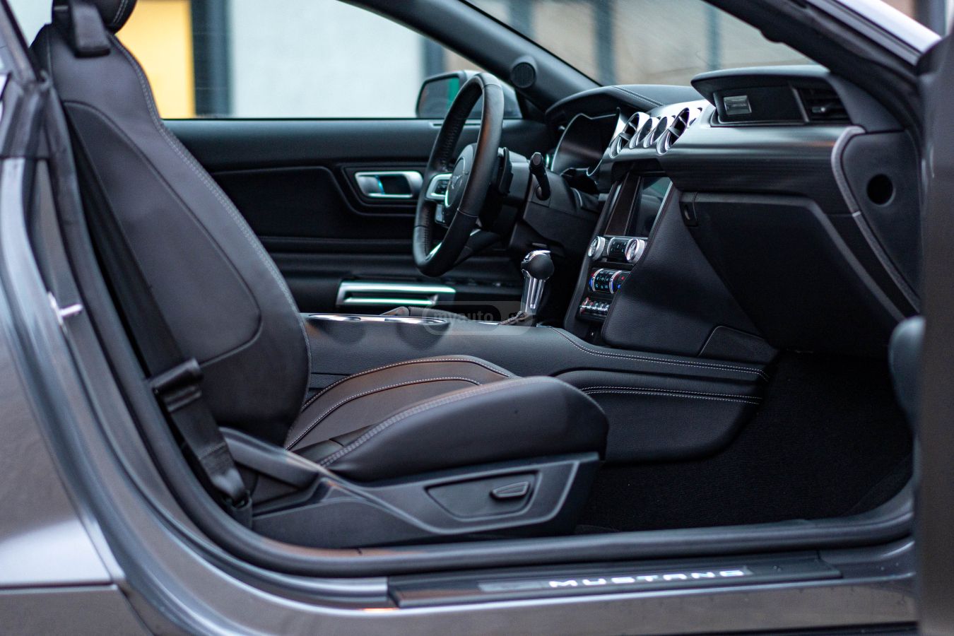 Ford EcoBoost Premium 2dr Convertib — миниатюра 10