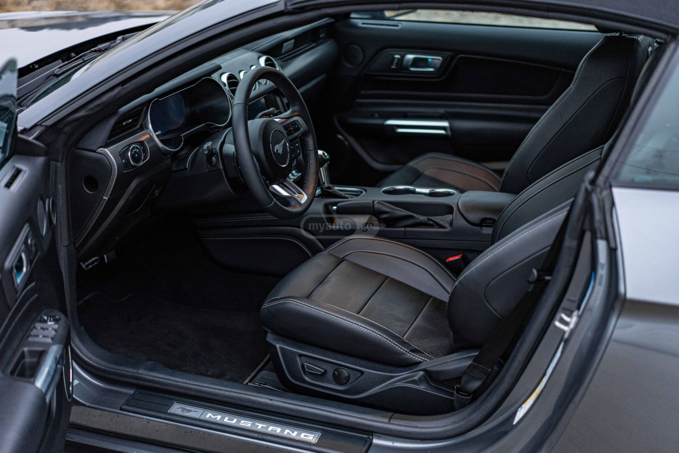 Ford EcoBoost Premium 2dr Convertib — миниатюра 7