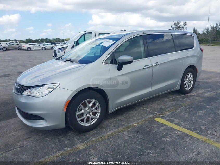 Chrysler Voyager 2023 — миниатюра 1