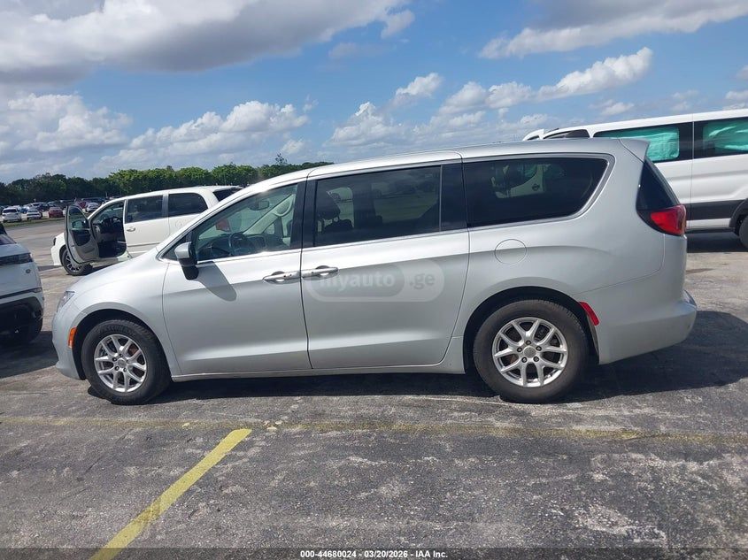 Chrysler Voyager 2023 — миниатюра 13