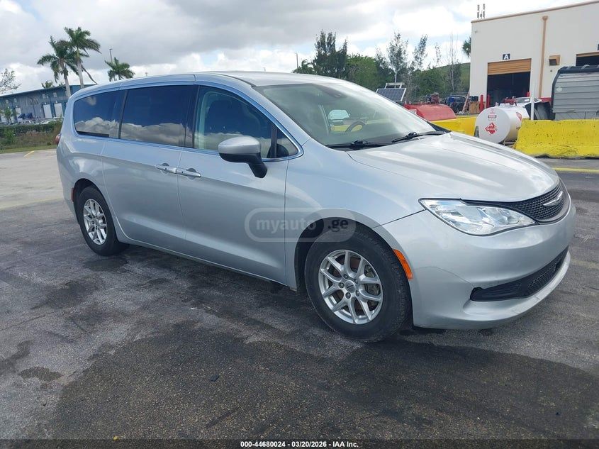 Chrysler Voyager 2023 — миниатюра 2