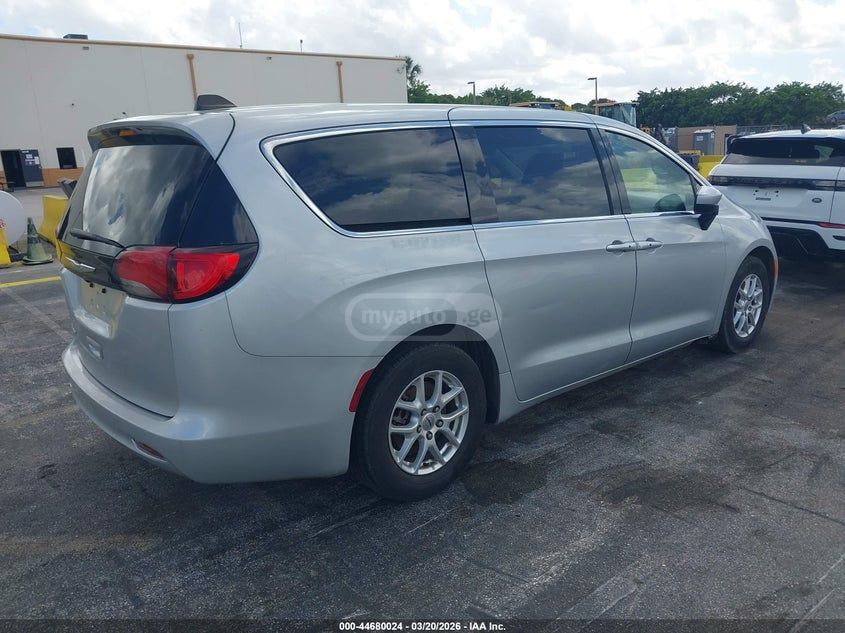 Chrysler Voyager 2023 — миниатюра 4