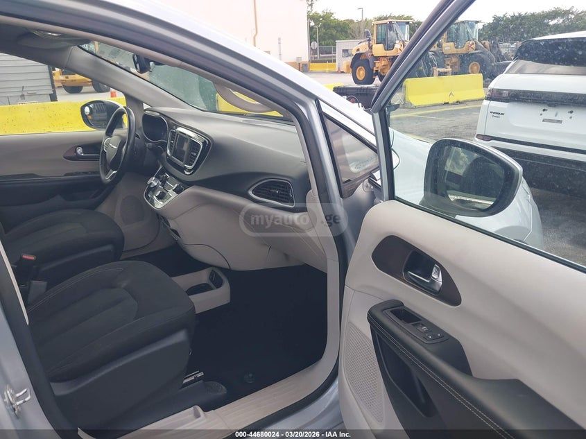 Chrysler Voyager 2023 — миниатюра 5