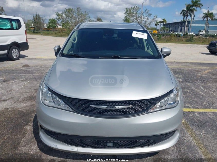 Chrysler Voyager 2023 — миниатюра 6