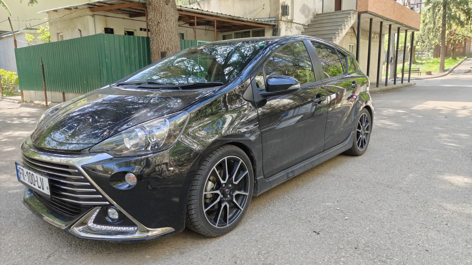Toyota Aqua - фото 1