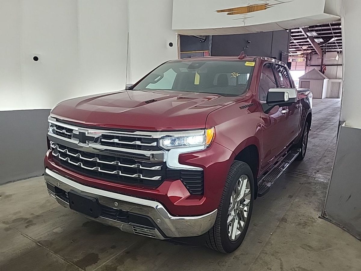 Chevrolet Silverado - фото 1