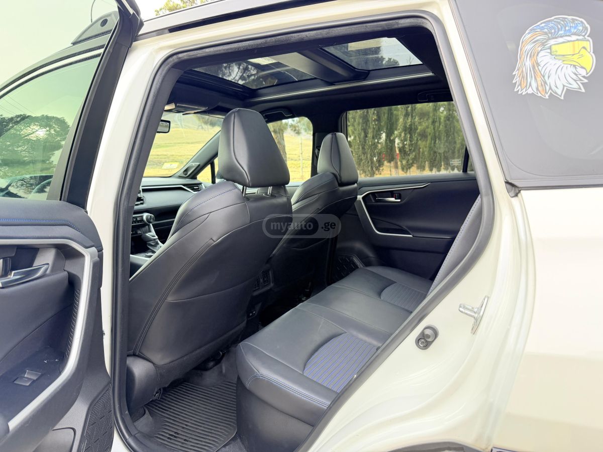 Toyota RAV 4 - фото 3